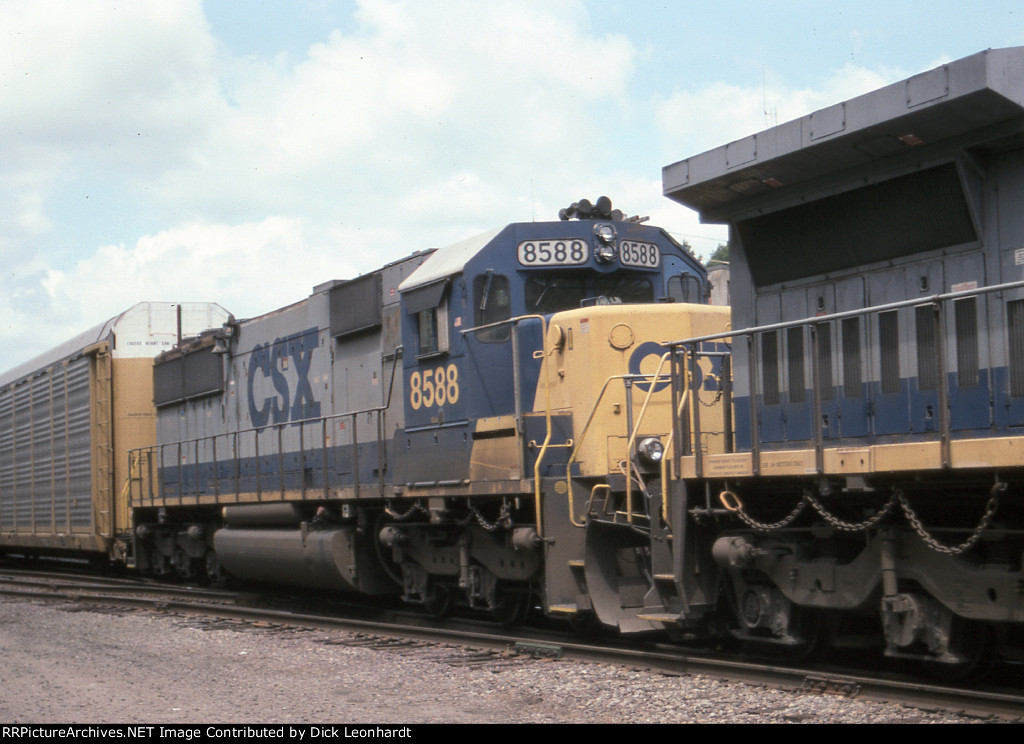 CSX 8588